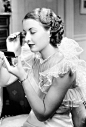 Barbara Stanwyck, 1929~她被美国电影协会评为百年来最伟大的女演员第11位~爱她的人儿举个手~旧时光里的时尚光影，请关注@百年时尚画廊