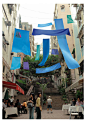 金獎
「為歌賦而歌」海報系列   陳超宏  香港
這個海報系列是為2007年4月在香港舉辦的歌賦節而設計。歌賦街是香港最古老的街道之一，沿街大多是建於1950及1960年代的低層樓宇。
我以居民用竹曬晾衣物為創作意念，即俗稱「萬國旗」。過去香港家家戶戶都在窗外晾衫，不同色彩的衣服，儼如多國旗幟飄揚，蔚為大觀。
我以這個有趣的香港特景為基礎，利用這種普及的生活習慣拼出「歌賦」二字，喚起觀者心中的集體回憶。在空中飛揚的紅藍彩布帶出歌賦節的歡愉氣氛。