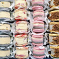 位于英国的Yolkin冰淇淋店，专门出售马卡龙三明治冰淇淋，每天都有不同的口味，好想次˙ω˙