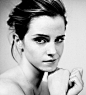 i-Dickey:

对这诱惑的黑白完全没有抵抗力！

布兰诗歌:

Emma Watson

(2张) #人像#