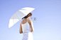 遮阳伞的女人从后面图片-商业图片-正版原创图片下载购买-VEER图片库