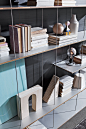 Graduate Bookshelves and multimedia - Molteni : Jean Nouvel has designed a brilliant wall structure resolved in a single shelf anchored to the wall or to the ceiling.