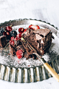 Chocolate-Meringue-Cake-with-Fresh-Berries#巧克力#