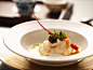  
#2012年度《美食与美酒》BEST50中国最佳餐厅# 玉餐厅，细致地根据时令做菜，把每样食材的美好发挥到极致，丝丝点点积累，就像玉的沁润。在这里品一碗热汤都能变成多方位的感官享受。玉餐厅的一大招牌，就是古师傅老火靓汤，其实煲汤真正是一件奢侈的事，要舍得最好的材料，还要舍得大把的光阴。 更多精选餐厅 尽在美食美酒网 10and9.com