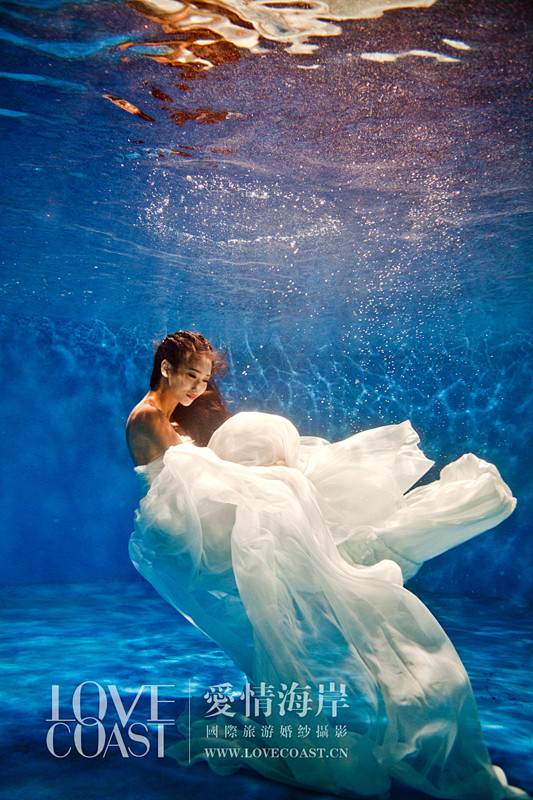 唯美的水下婚纱摄影，我在三亚，你在哪？