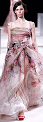【定格在华服霓裳】Elie Saab Haute Couture Spring Summer 2011 Collection！#时尚# #欧美# #礼服时装秀# #设计师# #图案裙子# @予心木子