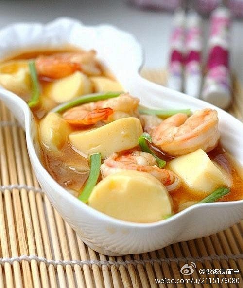 【虾仁蒸豆腐】1.大虾处理干净,用料酒....