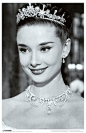 【无法忘怀的容颜】 奥黛丽·赫本Audrey Hepburn 。——Audrey Hepburn, Roman Holiday（罗马假日） #赫本的珠宝首饰# #水晶皇冠项链# #赫本美人# #黑白美人# #经典影视# #老明星# #记忆中的女神# @予心木子
