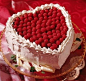 心形草莓蛋糕，真的是非常的漂亮，也很好吃。草莓的香气很清新，吃起来也不会腻哦！