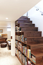 Book shelf stairs 虽然有类似，但这个地方的确适合放