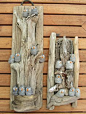 Corujas de feltro sobre troncos- felted owls on driftwood