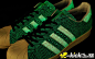 推出过不少经典的联名鞋款。近日，双方再次携手，为我们带来了一款全新的 atmos x adidas Originals Superstar 80s “Glow In The Dark Snake”。顾名思义，这