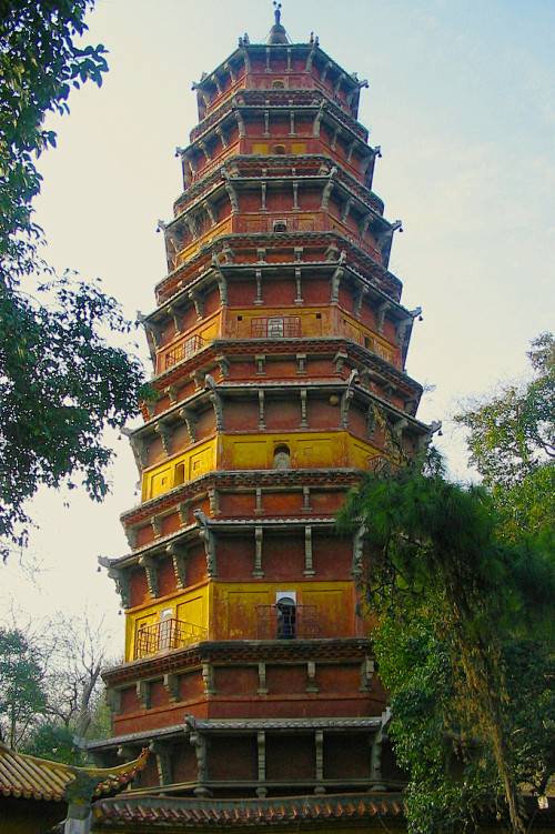 湖北武汉宝通寺。位于武昌洪山南麓，至今已...