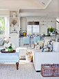  漂亮的蓝色织物 ，这个厨房和客厅一级棒！