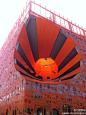前老板Jakob+Macfalane在Quai Rambaud的橙盒子，建成4年了，成了里昂港的标志物
