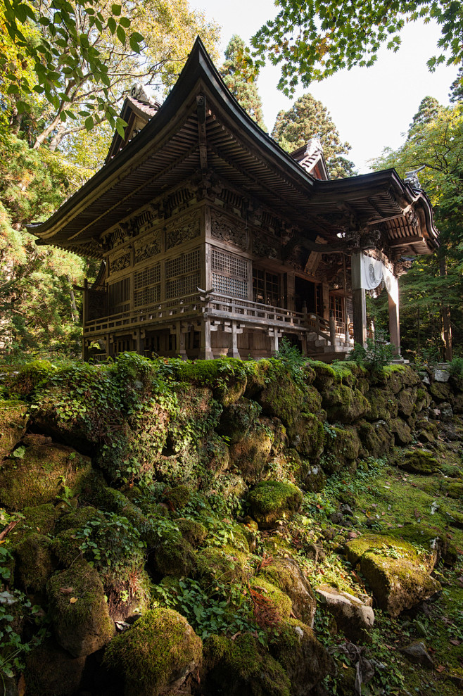 xernevs: 十和田神社 by C....