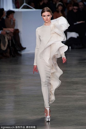 本季Stephane Rolland保留...