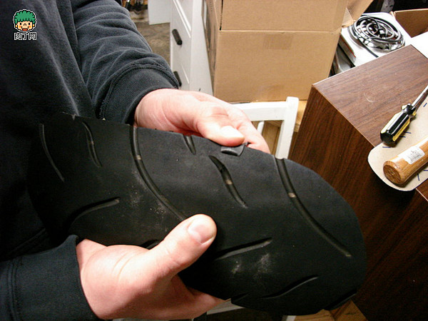 如何用废旧的轮胎皮制作结实耐穿的个性凉鞋