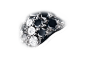 黑钻
黑钻是最迷人的彩色钻石之一。与无色钻石或其他彩色钻石不同，黑钻是不透明的。

黑钻的物理特性要求切割必须更加精确，以便令其呈现均匀色泽，绽放深邃光芒。

黑钻与无色钻石交相呼应对比，彰显黑钻的独特个性。