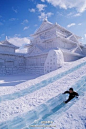 用雪也能堆出城堡，冬天，日本各地都会有冰雪祭