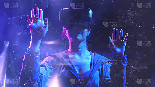 青少年玩VR虚拟现实眼镜运动游戏3D网络...