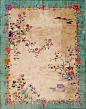 1920年代的美国设计师设计的中国地毯。受当时欧洲的Art Deco风格的影响，大胆的用色，加上中国的传统花纹图案，比如牡丹花、梅花、蔓藤、花瓶、屏风等等，形成独特的中国装饰艺术风格。地毯使用羊毛和真丝手工编织