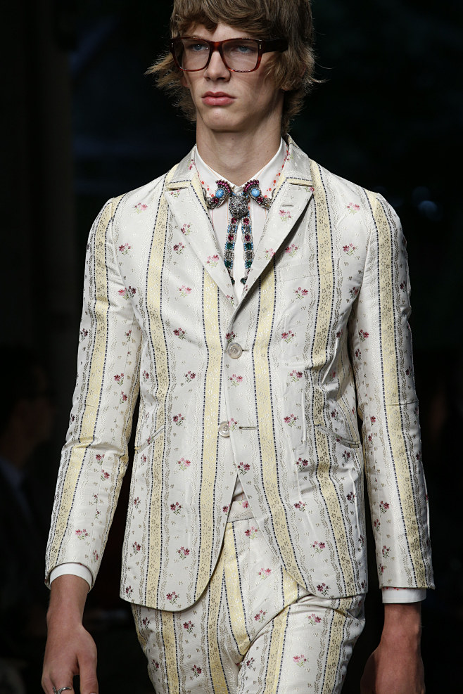 Gucci Spring 2016 Re...