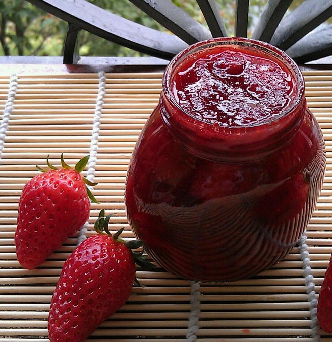自制草莓酱
原料：草莓(1斤)、鲜牛奶(...