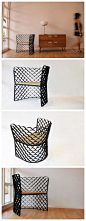 来自新加坡的Koi Chair，将它翻译“锦鱼”椅，设计的灵感源于鱼身上鱼鳞，仿生学的设计以及视觉上的明暗过渡，给人以优美感。设计：Jarrod Lim来自新加坡