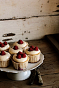 #无法拒绝的水果控##cupcake#树莓纸杯蛋糕~