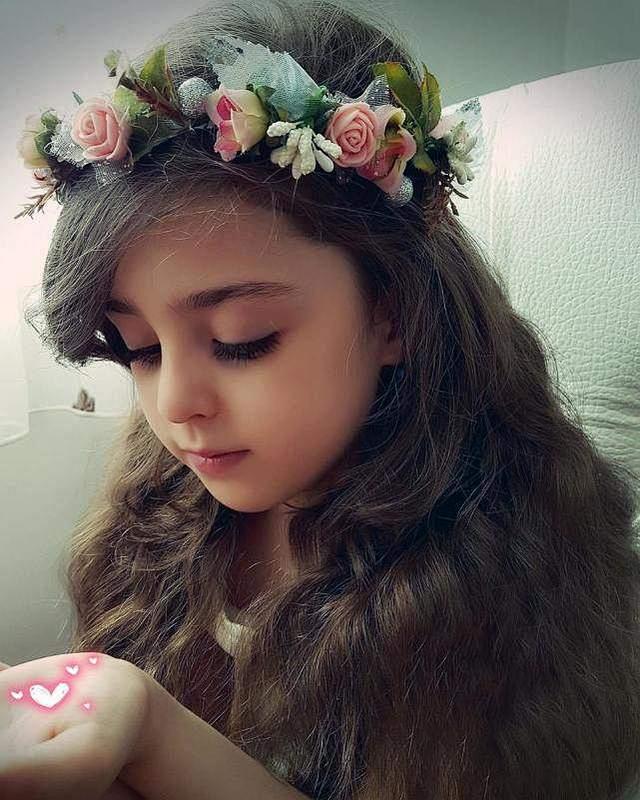 伊朗8岁小女孩成网红，五官精致被赞漂亮，...