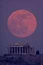 希腊雅典 帕台农神庙的超级月亮。