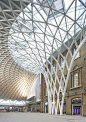 树形结构穹顶大厅，英国建筑事务所John McAslan + Partners设计的树状半穹顶候车大厅，将于下周在伦敦的King’s Cross Station开放
