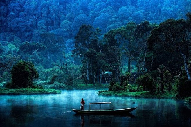 印尼：青山绿水与渔人