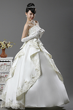 完美新娘采集到❤婚纱礼服❤