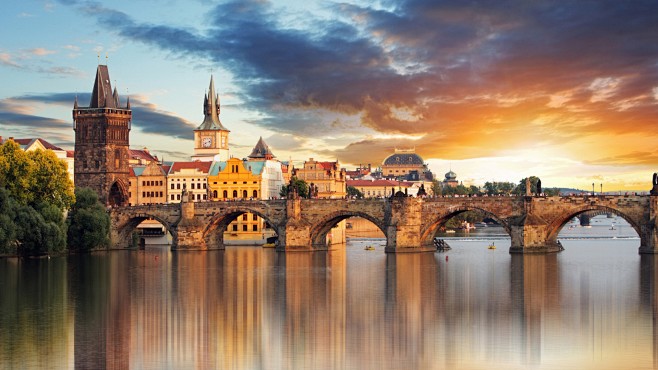 布拉格捷克共和国沃尔塔瓦河风景桌面壁纸