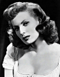 玛琳·奥哈拉 Maureen O'Hara 出生日期: 1920-08-17 出生地: 爱尔兰