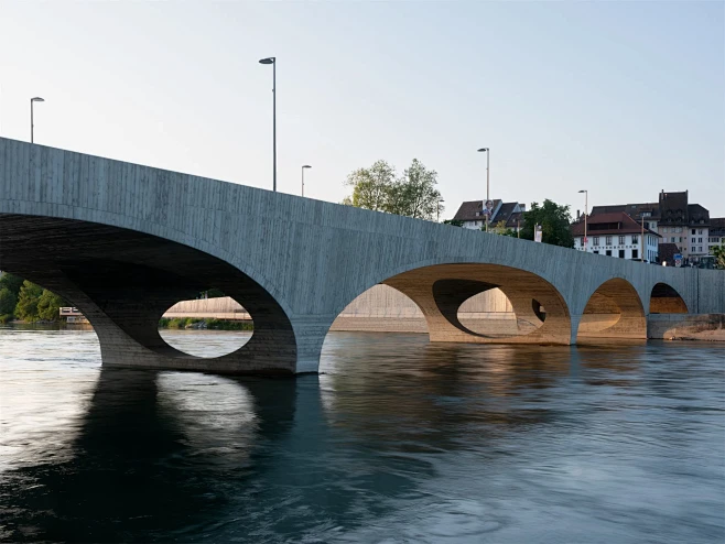 城市新地标 · 阿勒河大桥 / Chri...