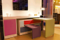 Gustavo Calazans设计的模块化房屋的其中一组家具，这个是可收纳办公桌。