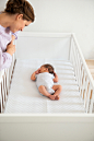 婴儿床睡觉的宝宝 Doomoo-Basics-Madrasskydd-13.jpg (1334×2000) 更多高品质优质采集-->>@大洋视觉

