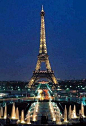 艾菲尔铁塔坐落在巴黎战神广场上，是一座钢铁镂空结构的铁塔，以设计者艾菲尔的名字命名，是巴黎的标志性建筑。