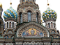 俄国圣彼得堡的救世主滴血大教堂（ Church on Spilled Blood），中世纪俄罗斯建筑，教堂内有7500平方米的马赛克，超过世界上任何其它教堂。1883年亚历山大三世为纪念亡父在此地点修建教堂，工程进展缓慢，直到1907年尼古拉二世在位时期才最终完成。 ​​​​