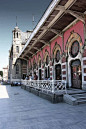 土耳其锡凯尔火车站 Sirkeci Train Station
建于1890年的土耳其锡凯尔火车站曾是从巴黎始发的“东方快车号”的终点站，车站大门左右长条的红砖和彩色玻璃使这座具有土耳其新艺术派风格的建筑看上去魅力十足。