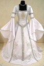 Vintage Medieval Weddings Dresses 中世纪的新娘礼服 （source：astra-star*）