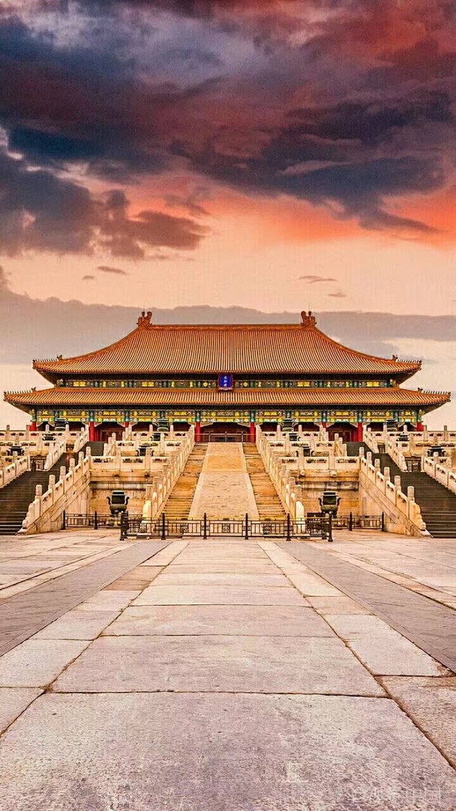 奉天殿是北京紫禁城太和殿的前身，但在明嘉...