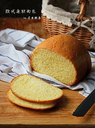 欧式柔软面包
主料：高筋面粉290克；辅...