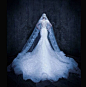 Michael Cinco，来自迪拜的Drama派高级定制婚纱，浮夸华丽的魔幻风格，夸张的裙摆和精雕细琢的背部装饰是其特色所在，真的是美爆了！