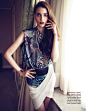 苏珊娜-Vogue拉丁美洲2013七月-波兰美女模特Zuzanna Bijoch身穿色彩鲜艳的版画和岩石大醒目的珠宝，光鲜亮丽时装秀---酷图编号1059787