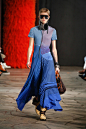 Loewe Spring 2019 Ready-to-Wear Fashion Show : The complete Loewe Spring 2019 Ready-to-Wear fashion show now on Vogue Runway.