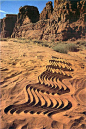 Andy Goldsworthy love his rock and sand stuff: 